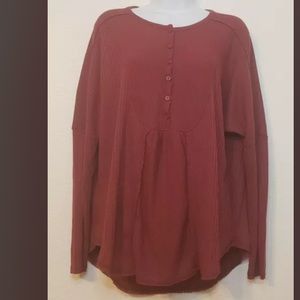 Gibsonlook Women's Burgundy Mixed Rib Waffle Knit Long Sleeve Raw Hem Henley